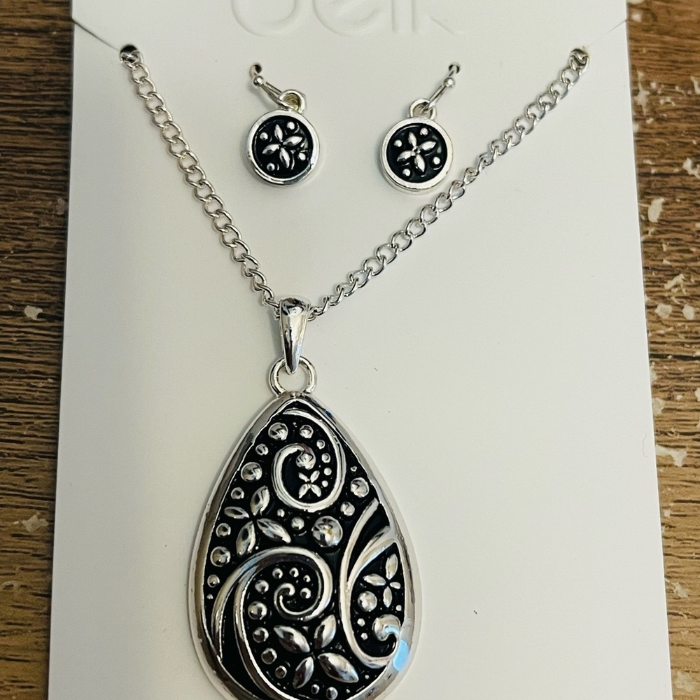Belk Silver and Black Jewelry Set